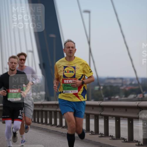 03.10.2025 - Köhlbrandbrückenlauf Jannik Wohlers http://msf.ph/oto/9153326 03.10.2025 15:19:11 Position 1 9742, 8861, 12 meine-sportfotos.de
