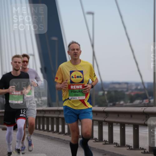 03.10.2025 - Köhlbrandbrückenlauf Jannik Wohlers http://msf.ph/oto/9153328 03.10.2025 15:19:11 Position 1 9742, 12, 8861 meine-sportfotos.de
