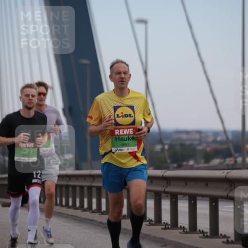 03.10.2025 - Köhlbrandbrückenlauf Jannik Wohlers http://msf.ph/oto/9153330 03.10.2025 15:19:11 Position 1 9742, 12, 8861 meine-sportfotos.de