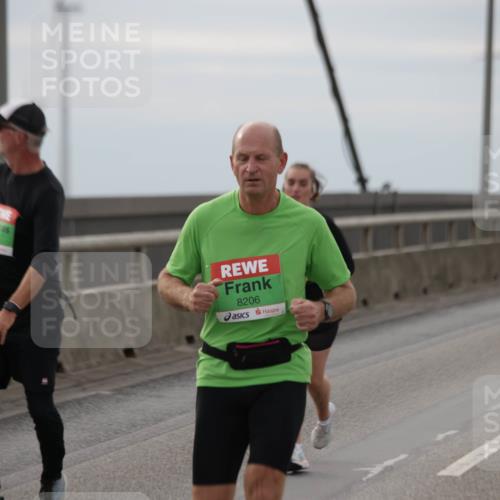 03.10.2025 - Köhlbrandbrückenlauf Jannik Wohlers http://msf.ph/oto/9153331 03.10.2025 16:04:02 Position 1 8206, 8753 meine-sportfotos.de