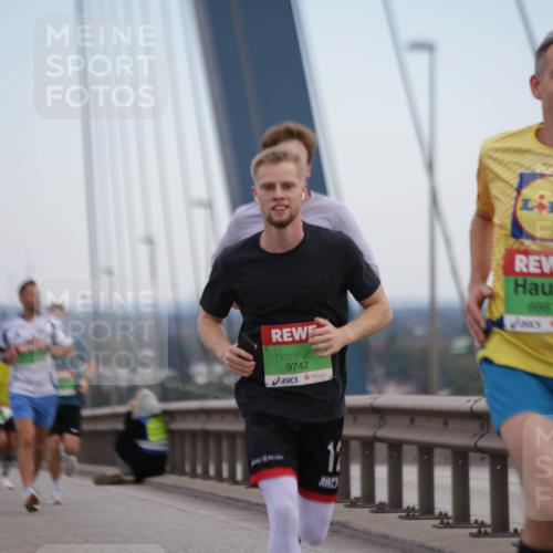 03.10.2025 - Köhlbrandbrückenlauf Jannik Wohlers http://msf.ph/oto/9153336 03.10.2025 15:19:13 Position 1 9742, 12, 8861 meine-sportfotos.de