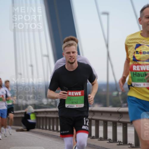 03.10.2025 - Köhlbrandbrückenlauf Jannik Wohlers http://msf.ph/oto/9153340 03.10.2025 15:19:13 Position 1 9742, 12, 8861 meine-sportfotos.de