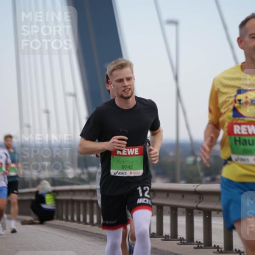 03.10.2025 - Köhlbrandbrückenlauf Jannik Wohlers http://msf.ph/oto/9153342 03.10.2025 15:19:13 Position 1 9742, 12, 8861 meine-sportfotos.de