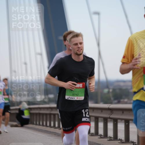 03.10.2025 - Köhlbrandbrückenlauf Jannik Wohlers http://msf.ph/oto/9153346 03.10.2025 15:19:13 Position 1 9742, 8861, 12 meine-sportfotos.de