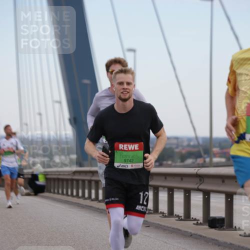 03.10.2025 - Köhlbrandbrückenlauf Jannik Wohlers http://msf.ph/oto/9153358 03.10.2025 15:19:13 Position 1 9742, 17, 8861 meine-sportfotos.de
