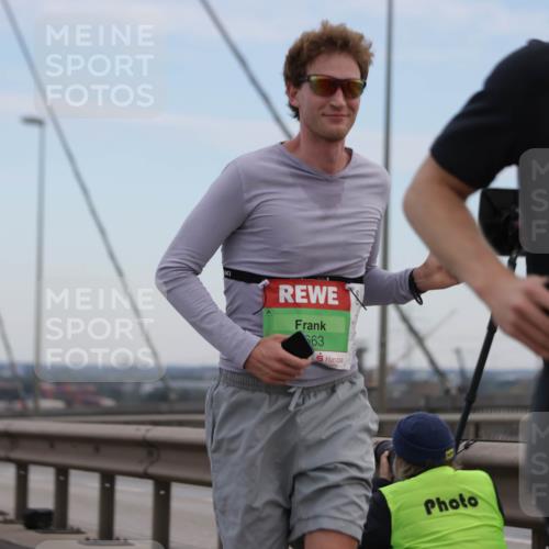 03.10.2025 - Köhlbrandbrückenlauf Jannik Wohlers http://msf.ph/oto/9153372 03.10.2025 15:19:15 Position 1 663, 97 meine-sportfotos.de