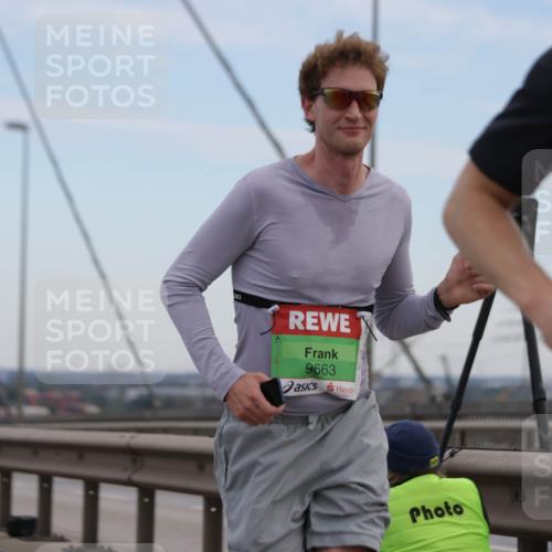 03.10.2025 - Köhlbrandbrückenlauf Jannik Wohlers http://msf.ph/oto/9153374 03.10.2025 15:19:15 Position 1 9663 meine-sportfotos.de