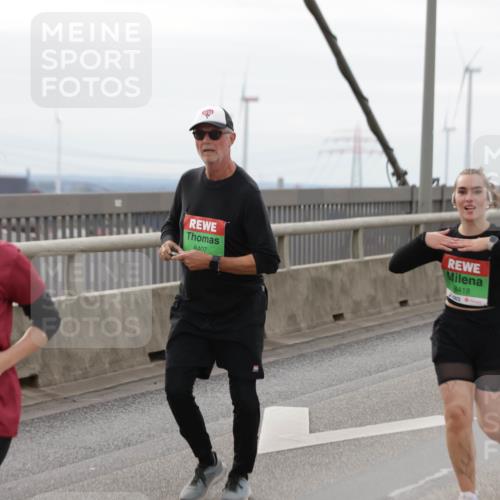 03.10.2025 - Köhlbrandbrückenlauf Jannik Wohlers http://msf.ph/oto/9153379 03.10.2025 16:04:05 Position 1 8753, 8407, 8418 meine-sportfotos.de