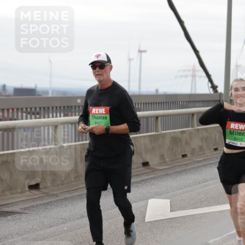 03.10.2025 - Köhlbrandbrückenlauf Jannik Wohlers http://msf.ph/oto/9153387 03.10.2025 16:04:06 Position 1 8407, 8418 meine-sportfotos.de