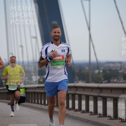 03.10.2025 - Köhlbrandbrückenlauf Jannik Wohlers http://msf.ph/oto/9153388 03.10.2025 15:19:17 Position 1 7181, 7047 meine-sportfotos.de