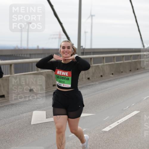 03.10.2025 - Köhlbrandbrückenlauf Jannik Wohlers http://msf.ph/oto/9153395 03.10.2025 16:04:06 Position 1 8407, 8418 meine-sportfotos.de
