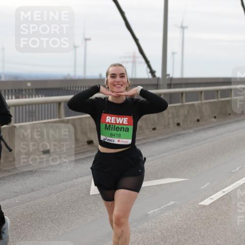 03.10.2025 - Köhlbrandbrückenlauf Jannik Wohlers http://msf.ph/oto/9153407 03.10.2025 16:04:06 Position 1 8407, 8418 meine-sportfotos.de