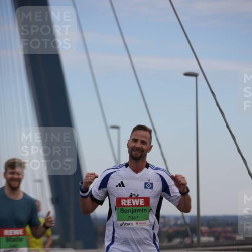 03.10.2025 - Köhlbrandbrückenlauf Jannik Wohlers http://msf.ph/oto/9153410 03.10.2025 15:19:19 Position 1 7047 meine-sportfotos.de