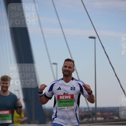 03.10.2025 - Köhlbrandbrückenlauf Jannik Wohlers http://msf.ph/oto/9153412 03.10.2025 15:19:19 Position 1 7047 meine-sportfotos.de