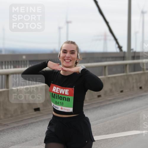 03.10.2025 - Köhlbrandbrückenlauf Jannik Wohlers http://msf.ph/oto/9153417 03.10.2025 16:04:07 Position 1 8418 meine-sportfotos.de