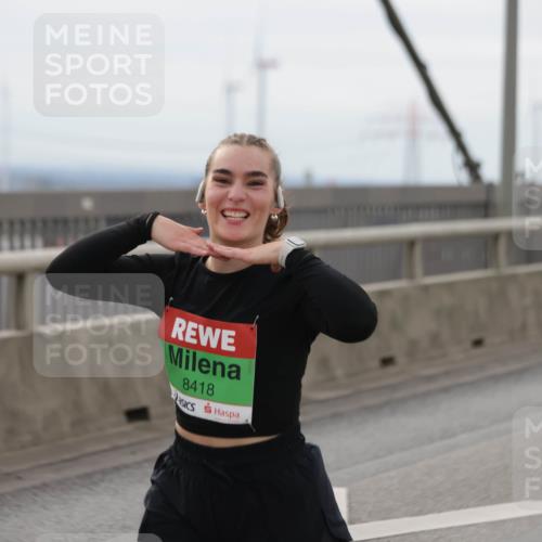 03.10.2025 - Köhlbrandbrückenlauf Jannik Wohlers http://msf.ph/oto/9153419 03.10.2025 16:04:07 Position 1 8418 meine-sportfotos.de