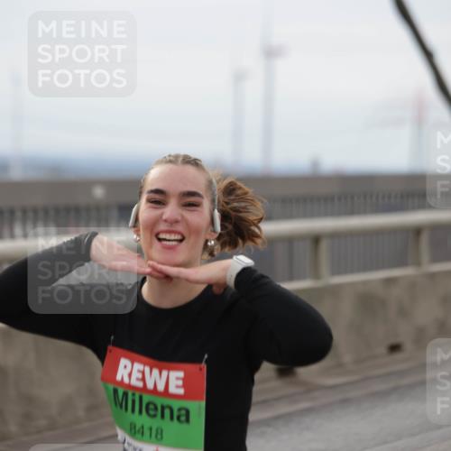 03.10.2025 - Köhlbrandbrückenlauf Jannik Wohlers http://msf.ph/oto/9153421 03.10.2025 16:04:07 Position 1 8418 meine-sportfotos.de
