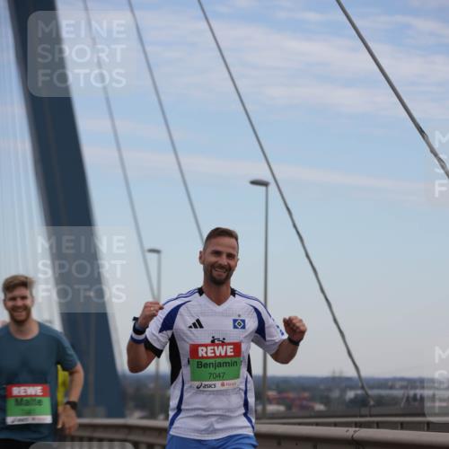 03.10.2025 - Köhlbrandbrückenlauf Jannik Wohlers http://msf.ph/oto/9153422 03.10.2025 15:19:19 Position 1 7047 meine-sportfotos.de