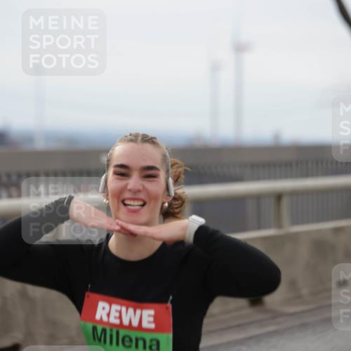 03.10.2025 - Köhlbrandbrückenlauf Jannik Wohlers http://msf.ph/oto/9153423 03.10.2025 16:04:07 Position 1  meine-sportfotos.de
