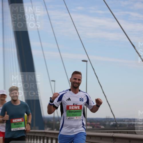 03.10.2025 - Köhlbrandbrückenlauf Jannik Wohlers http://msf.ph/oto/9153424 03.10.2025 15:19:19 Position 1 7047 meine-sportfotos.de
