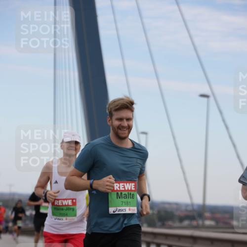 03.10.2025 - Köhlbrandbrückenlauf Jannik Wohlers http://msf.ph/oto/9153440 03.10.2025 15:19:20 Position 1 7054, 7181 meine-sportfotos.de