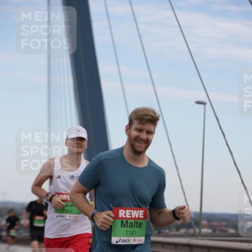 03.10.2025 - Köhlbrandbrückenlauf Jannik Wohlers http://msf.ph/oto/9153446 03.10.2025 15:19:20 Position 1 7054, 7181 meine-sportfotos.de