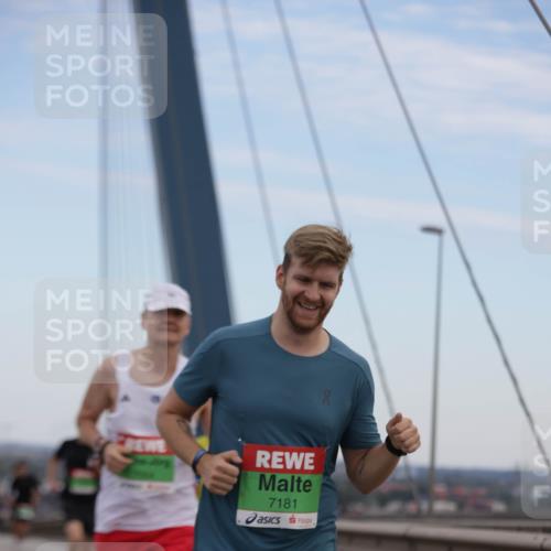 03.10.2025 - Köhlbrandbrückenlauf Jannik Wohlers http://msf.ph/oto/9153448 03.10.2025 15:19:20 Position 1 7181 meine-sportfotos.de