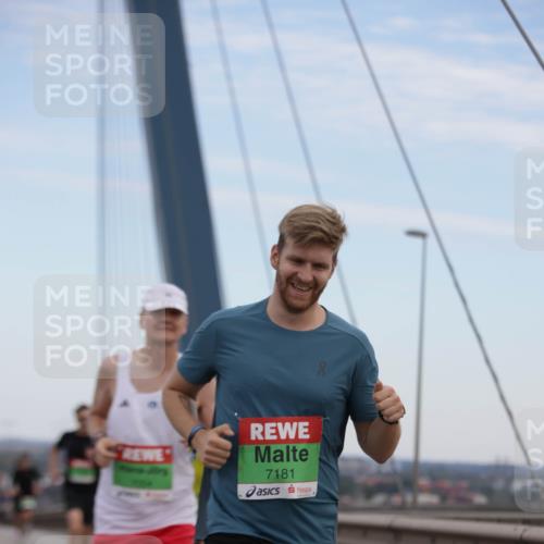 03.10.2025 - Köhlbrandbrückenlauf Jannik Wohlers http://msf.ph/oto/9153450 03.10.2025 15:19:20 Position 1 7181 meine-sportfotos.de