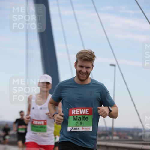 03.10.2025 - Köhlbrandbrückenlauf Jannik Wohlers http://msf.ph/oto/9153452 03.10.2025 15:19:20 Position 1 7181 meine-sportfotos.de