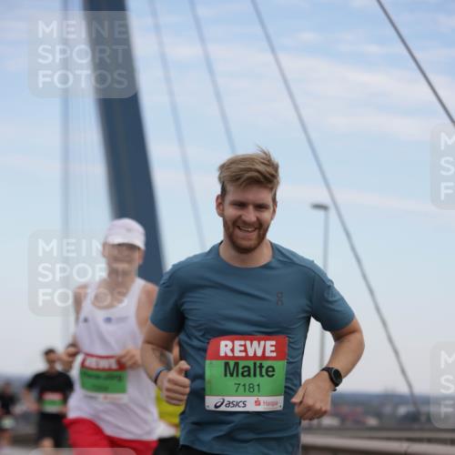03.10.2025 - Köhlbrandbrückenlauf Jannik Wohlers http://msf.ph/oto/9153456 03.10.2025 15:19:20 Position 1 7181 meine-sportfotos.de