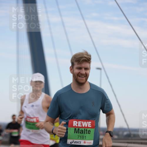 03.10.2025 - Köhlbrandbrückenlauf Jannik Wohlers http://msf.ph/oto/9153458 03.10.2025 15:19:20 Position 1 7181 meine-sportfotos.de