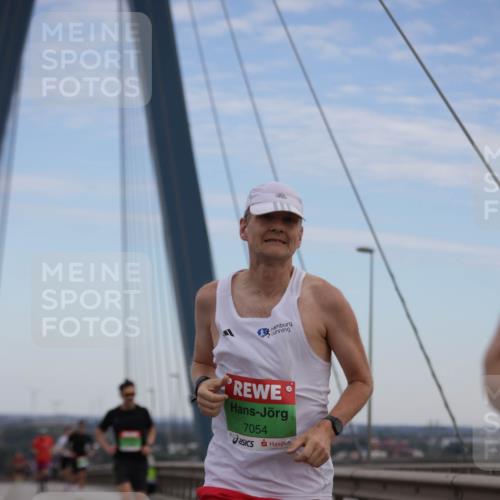 03.10.2025 - Köhlbrandbrückenlauf Jannik Wohlers http://msf.ph/oto/9153472 03.10.2025 15:19:21 Position 1 40, 7054 meine-sportfotos.de