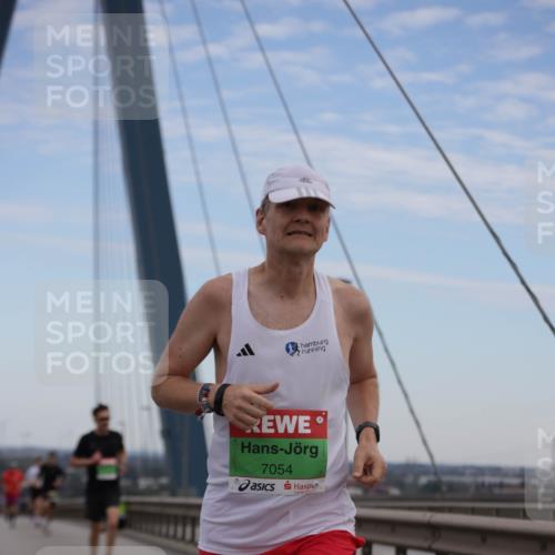 03.10.2025 - Köhlbrandbrückenlauf Jannik Wohlers http://msf.ph/oto/9153478 03.10.2025 15:19:21 Position 1 4, 7054 meine-sportfotos.de