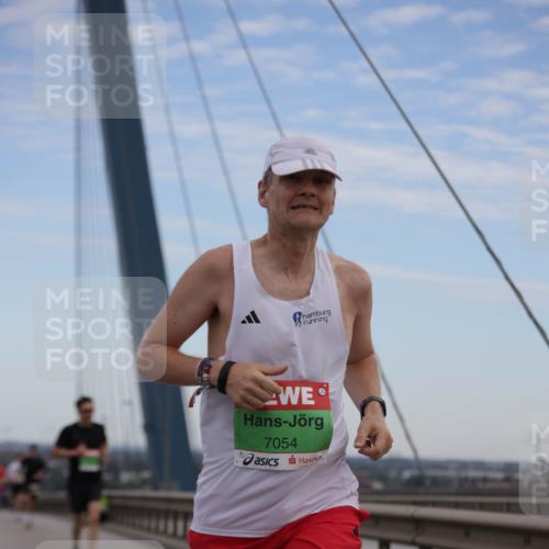03.10.2025 - Köhlbrandbrückenlauf Jannik Wohlers http://msf.ph/oto/9153480 03.10.2025 15:19:21 Position 1 7054 meine-sportfotos.de