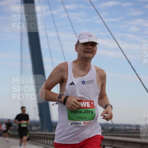 03.10.2025 - Köhlbrandbrückenlauf Jannik Wohlers http://msf.ph/oto/9153482 03.10.2025 15:19:21 Position 1 7054 meine-sportfotos.de