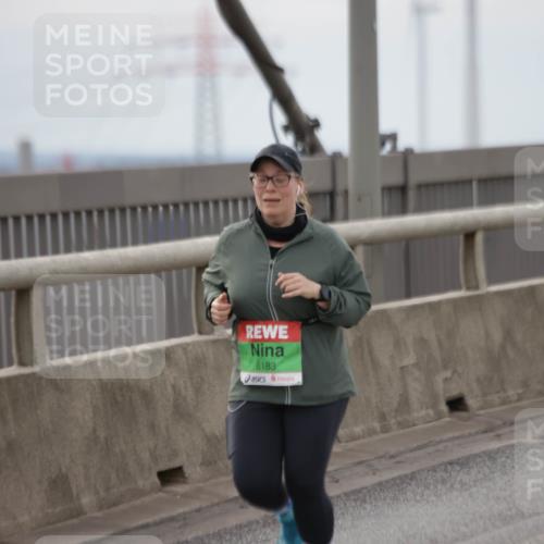 03.10.2025 - Köhlbrandbrückenlauf Jannik Wohlers http://msf.ph/oto/9153487 03.10.2025 16:04:15 Position 1 8183 meine-sportfotos.de