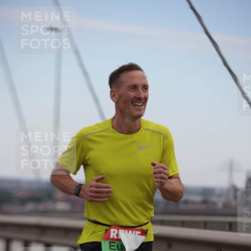 03.10.2025 - Köhlbrandbrückenlauf Jannik Wohlers http://msf.ph/oto/9153488 03.10.2025 15:19:22 Position 1 7 meine-sportfotos.de