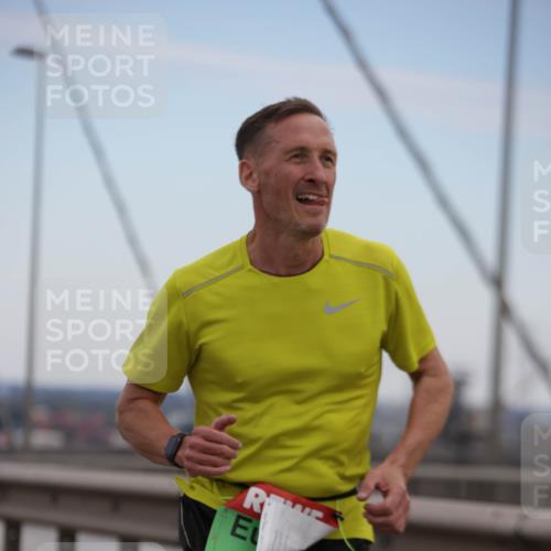 03.10.2025 - Köhlbrandbrückenlauf Jannik Wohlers http://msf.ph/oto/9153496 03.10.2025 15:19:22 Position 1  meine-sportfotos.de
