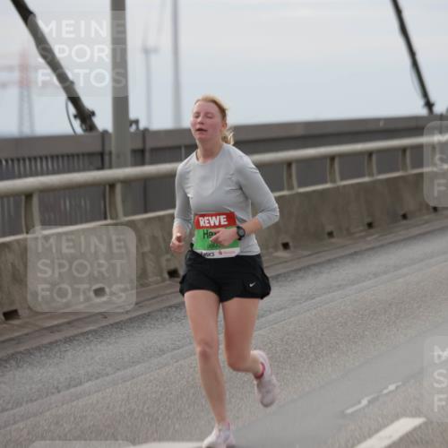 03.10.2025 - Köhlbrandbrückenlauf Jannik Wohlers http://msf.ph/oto/9153501 03.10.2025 16:04:16 Position 1 860 meine-sportfotos.de