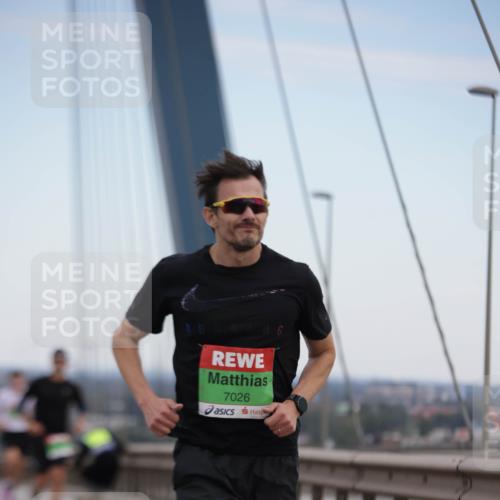 03.10.2025 - Köhlbrandbrückenlauf Jannik Wohlers http://msf.ph/oto/9153512 03.10.2025 15:19:24 Position 1 7026 meine-sportfotos.de
