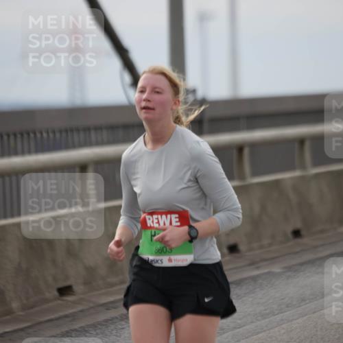 03.10.2025 - Köhlbrandbrückenlauf Jannik Wohlers http://msf.ph/oto/9153515 03.10.2025 16:04:17 Position 1 8605 meine-sportfotos.de