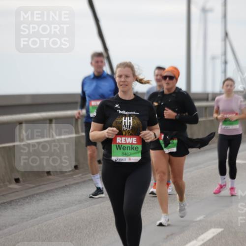 03.10.2025 - Köhlbrandbrückenlauf Jannik Wohlers http://msf.ph/oto/9153517 03.10.2025 16:04:19 Position 1 8467 meine-sportfotos.de