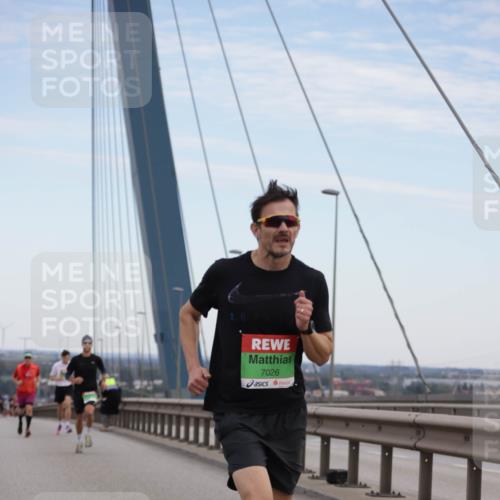 03.10.2025 - Köhlbrandbrückenlauf Jannik Wohlers http://msf.ph/oto/9153518 03.10.2025 15:19:24 Position 1 7026 meine-sportfotos.de
