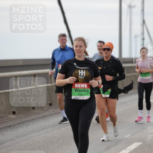 03.10.2025 - Köhlbrandbrückenlauf Jannik Wohlers http://msf.ph/oto/9153519 03.10.2025 16:04:19 Position 1 8467 meine-sportfotos.de