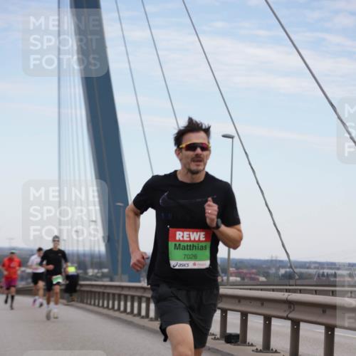 03.10.2025 - Köhlbrandbrückenlauf Jannik Wohlers http://msf.ph/oto/9153520 03.10.2025 15:19:24 Position 1 7026 meine-sportfotos.de