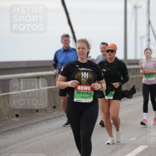 03.10.2025 - Köhlbrandbrückenlauf Jannik Wohlers http://msf.ph/oto/9153521 03.10.2025 16:04:19 Position 1 2, 8467 meine-sportfotos.de