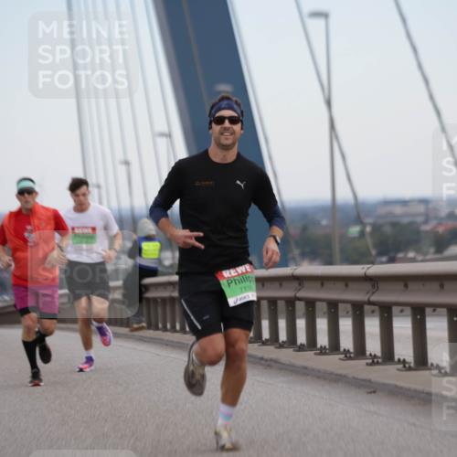 03.10.2025 - Köhlbrandbrückenlauf Jannik Wohlers http://msf.ph/oto/9153542 03.10.2025 15:19:27 Position 1 7118 meine-sportfotos.de