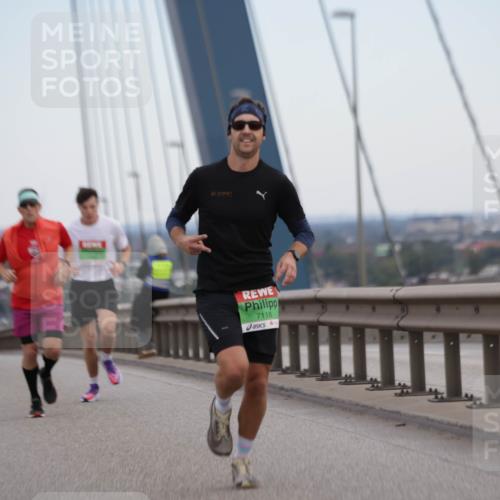 03.10.2025 - Köhlbrandbrückenlauf Jannik Wohlers http://msf.ph/oto/9153544 03.10.2025 15:19:27 Position 1 7118 meine-sportfotos.de