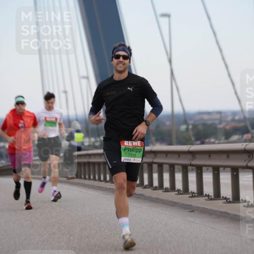 03.10.2025 - Köhlbrandbrückenlauf Jannik Wohlers http://msf.ph/oto/9153550 03.10.2025 15:19:27 Position 1 7118 meine-sportfotos.de