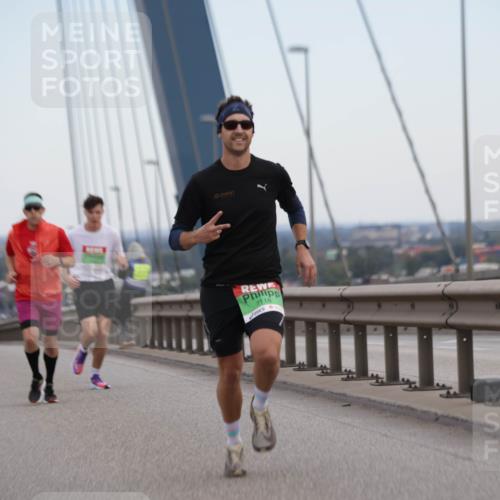 03.10.2025 - Köhlbrandbrückenlauf Jannik Wohlers http://msf.ph/oto/9153556 03.10.2025 15:19:28 Position 1 7118 meine-sportfotos.de